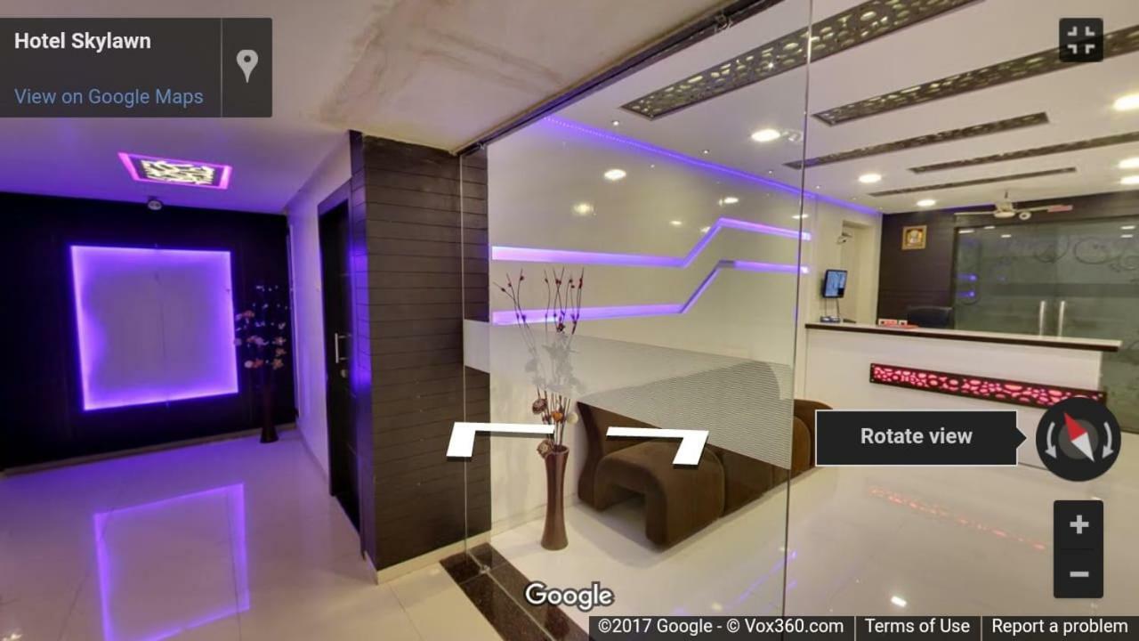 Skylawn Hotel Surat Buitenkant foto